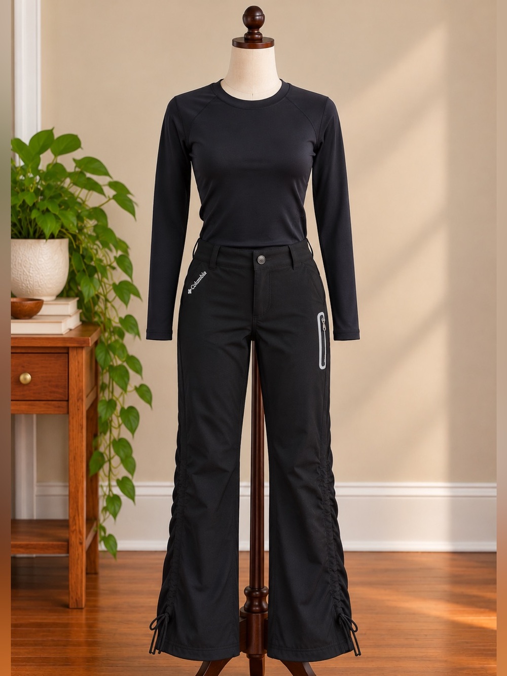 Columbia Titanium Black Flare Hiking Pants Size 6/38 Outdoor Gorpcore